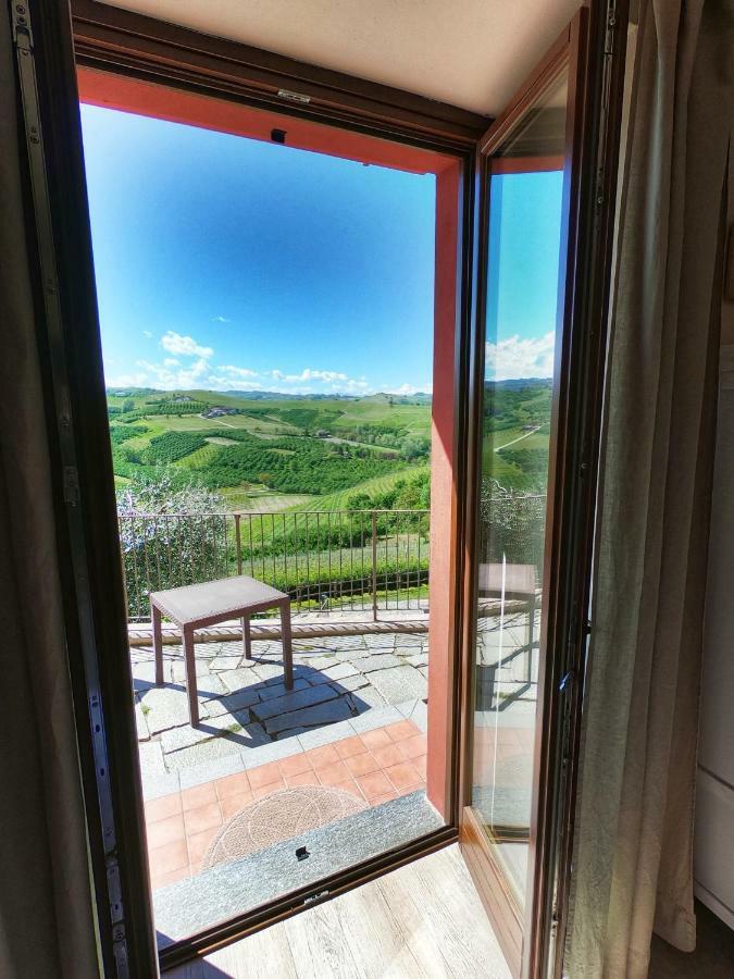 Poggio Dei Farinetti Bed & Breakfast Diano d'Alba Exterior photo